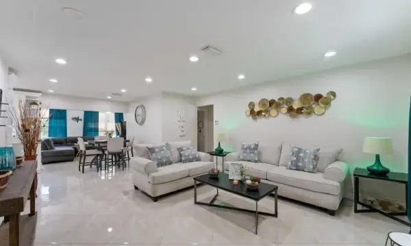 4184 NW 52nd Avenue, Lauderdale Lakes, FL 33319