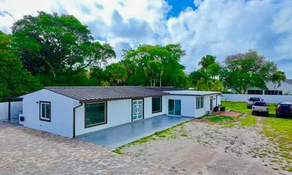 696 Arlington Drive, West Palm Beach, FL 33415