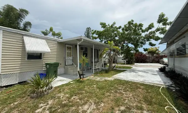 42 Palm Drive 42, Lake Worth Beach, FL 33461