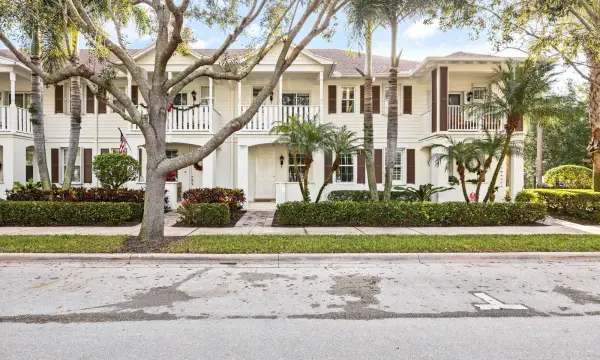 2889 E Community Drive, Jupiter, FL 33458