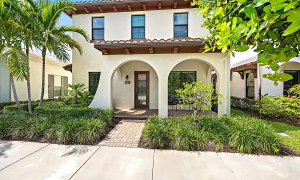 8023 Hobbes Way, Palm Beach Gardens, FL 33418
