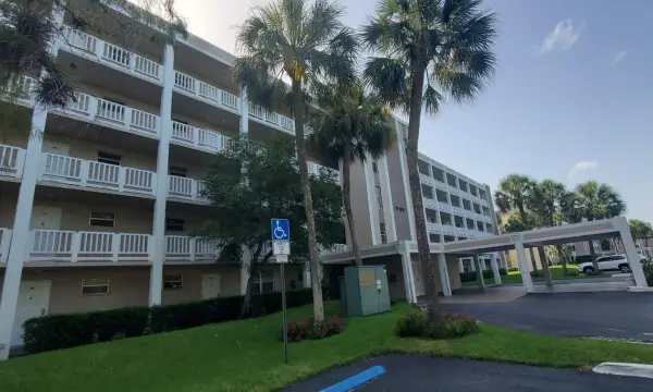1100 NW 87th Avenue 408, Coral Springs, FL 33071