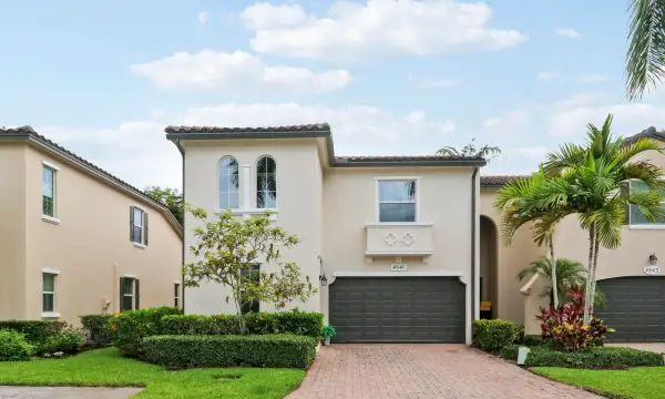 4541 Mediterranean Circle, Palm Beach Gardens, FL 33418