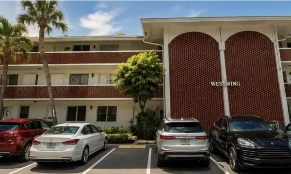2050 NE 39th Street W312, Lighthouse Point, FL 33064