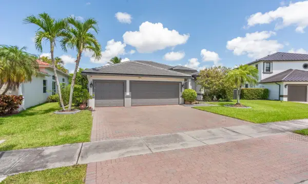 5617 NW 106th Way, Coral Springs, FL 33076