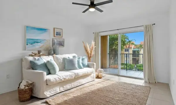 135 Yacht Club Way 305, Hypoluxo, FL 33462