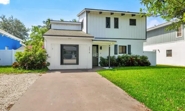2474 Douglas Avenue, Delray Beach, FL 33444