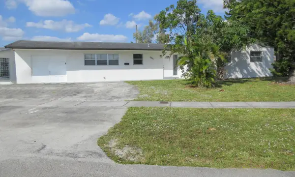 3801 NW 6th Street, Lauderhill, FL 33311