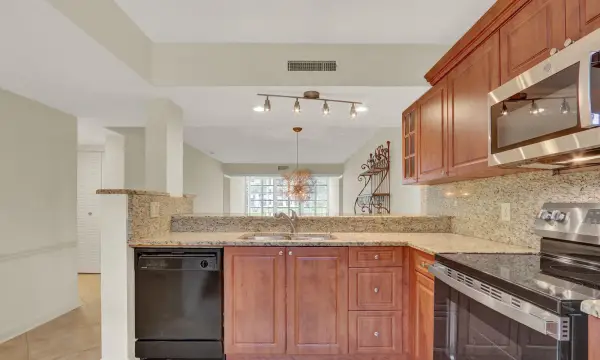 3636 Whitehall Drive 105, West Palm Beach, FL 33401