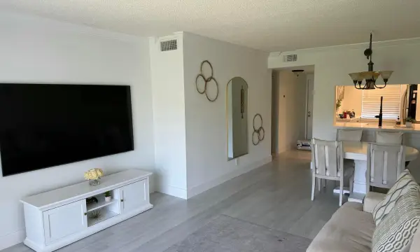 10001 Winding Lake Road 106, Sunrise, FL 33351