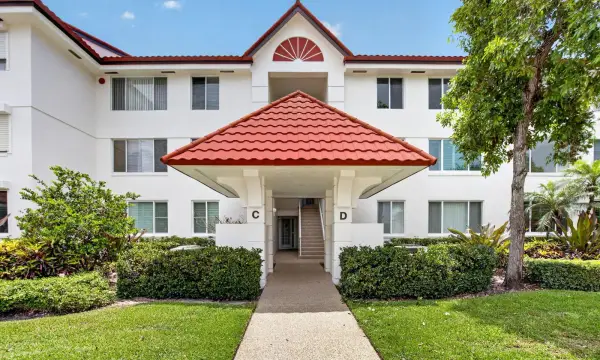 104 Half Moon Circle D2, Hypoluxo, FL 33462