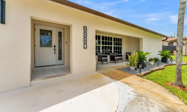 8880 NW 7th Street, Pembroke Pines, FL 33024