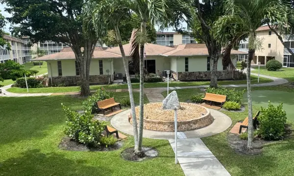 700 Village Green Court 221, Palm Springs, FL 33461
