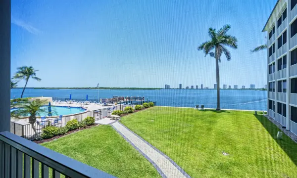 100 Paradise Harbour Boulevard 203, North Palm Beach, FL 33408