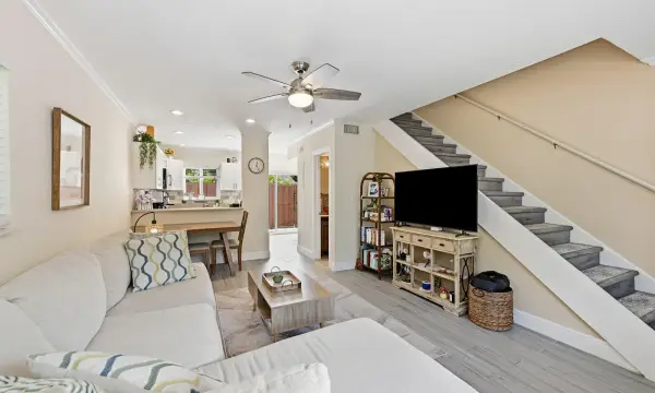 47 NE 20th Court 1h, Wilton Manors, FL 33305
