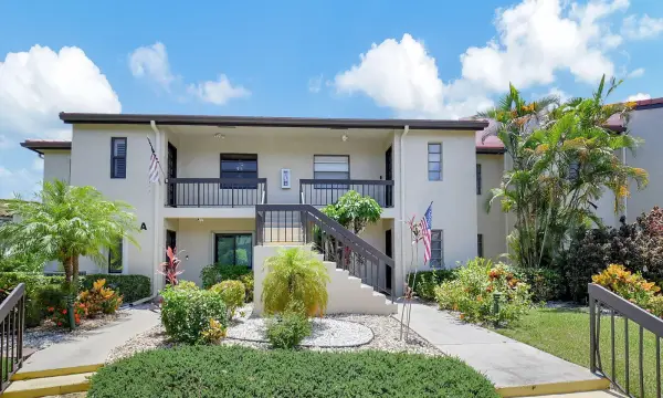 21214 Lago Circle 8b, Boca Raton, FL 33433