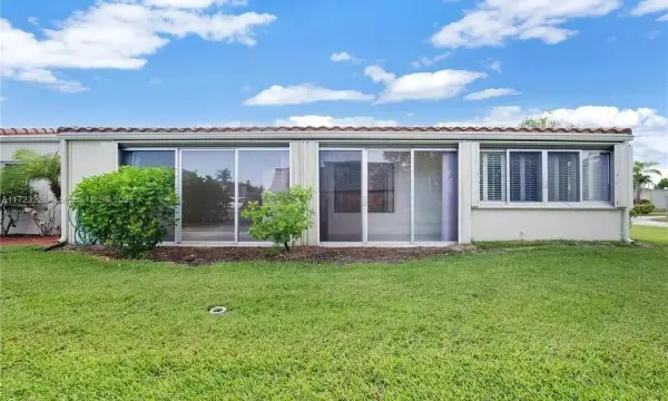 2532 Boundbrook Drive S 104, Palm Springs, FL 33406