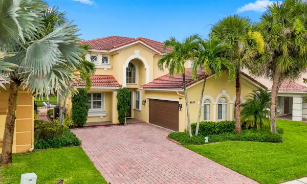 9035 Silver Glen Way, Lake Worth, FL 33467