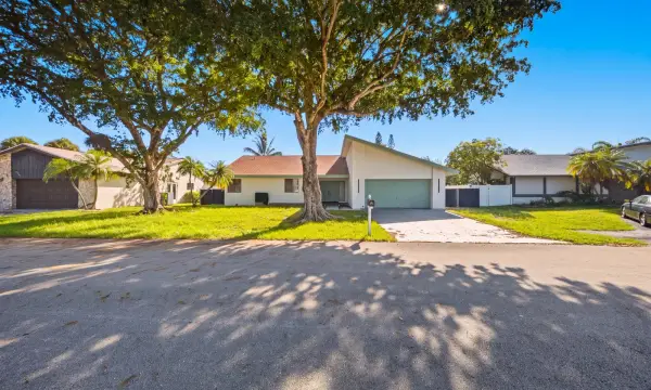 8114 Nutmeg Way, Tamarac, FL 33321