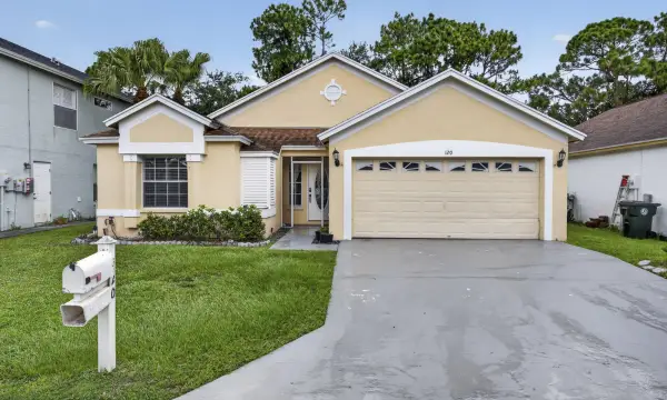 120 Paddock Lane, Greenacres, FL 33413