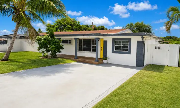 7120 SW 13th Street, Pembroke Pines, FL 33023