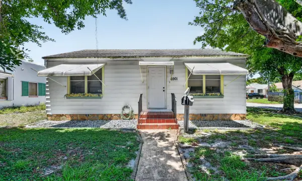 6901 Garden Avenue, West Palm Beach, FL 33405