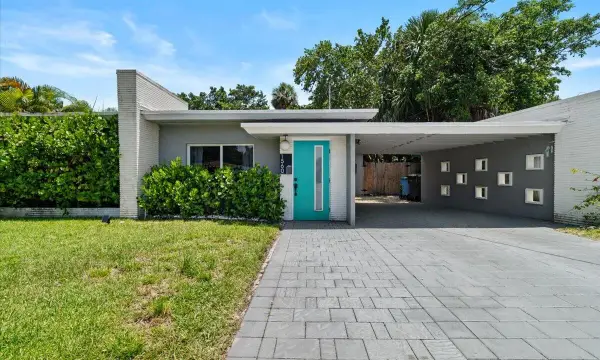 1560 NE 32nd Street, Oakland Park, FL 33334