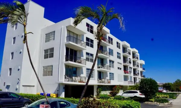 301 Croton Avenue 407, Lantana, FL 33462