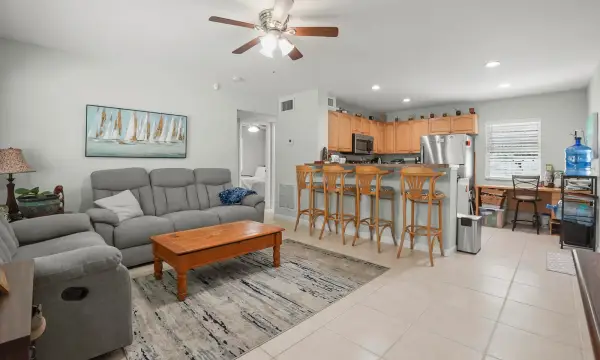 3231 Vassallo Avenue, Palm Springs, FL 33461