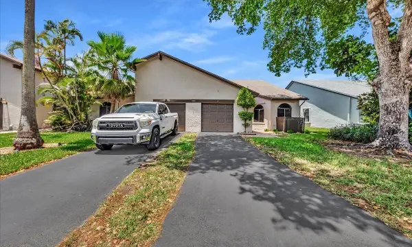 10003 NW 83rd Street 4, Tamarac, FL 33321
