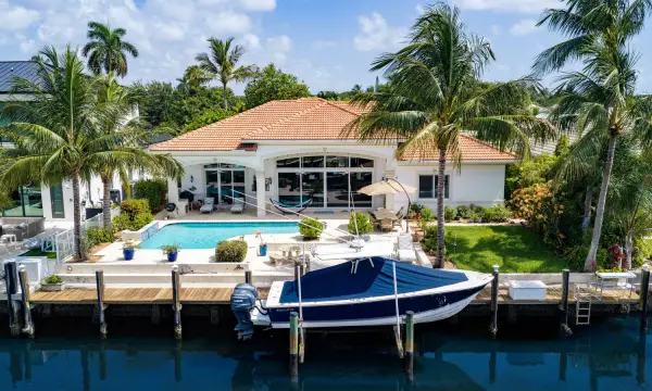2760 NE 51st Street, Lighthouse Point, FL 33064