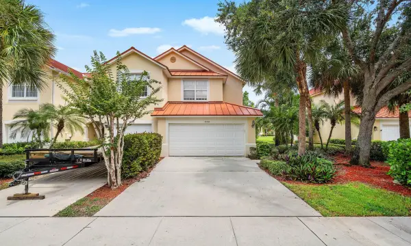 1154 Pinewood Lake Court, Greenacres, FL 33415