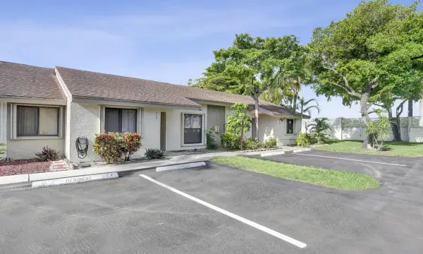 3066 S Oakland Forest Drive 902, Oakland Park, FL 33309