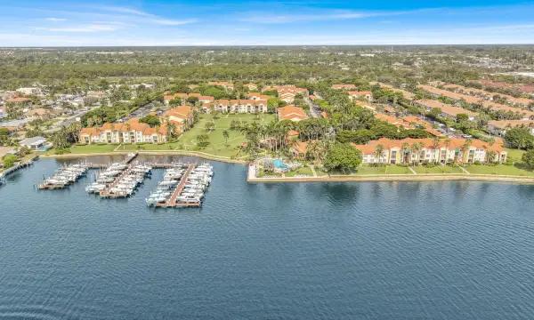 110 Yacht Club Way 105, Hypoluxo, FL 33462