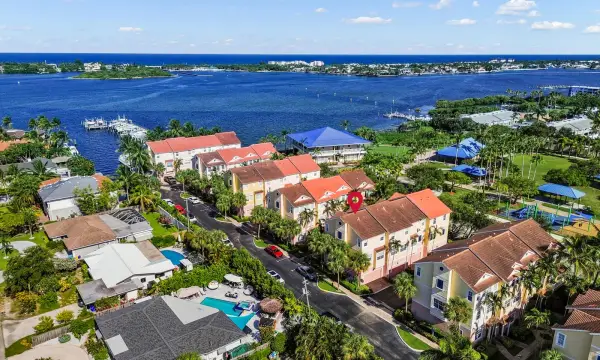 131 Harbors Way, Boynton Beach, FL 33435