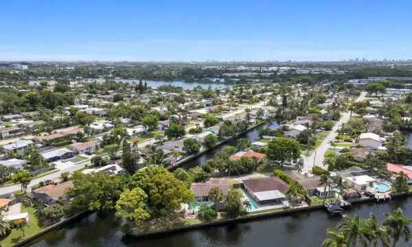 2060 NW 37th Street, Oakland Park, FL 33309