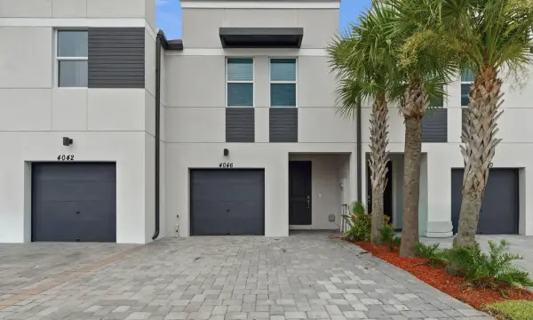 4046 Hot Springs Avenue, Palm Springs, FL 33461