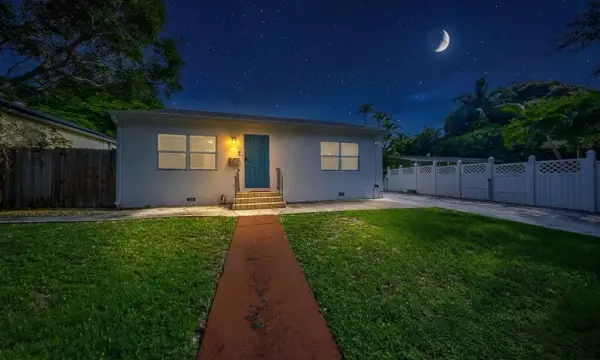 827 Nathan Hale Road, West Palm Beach, FL 33405