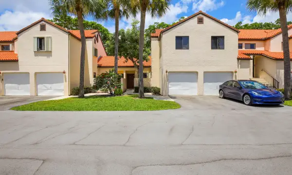 14 Vía De Casas Sur 103, Boynton Beach, FL 33426