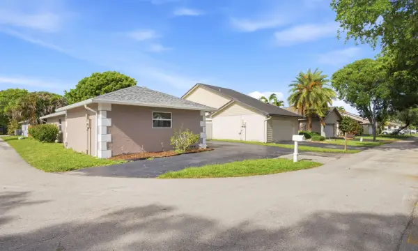 8300 SW 41st Street, Davie, FL 33328