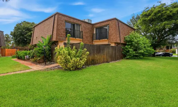2625 SE 5th Circle, Boynton Beach, FL 33435