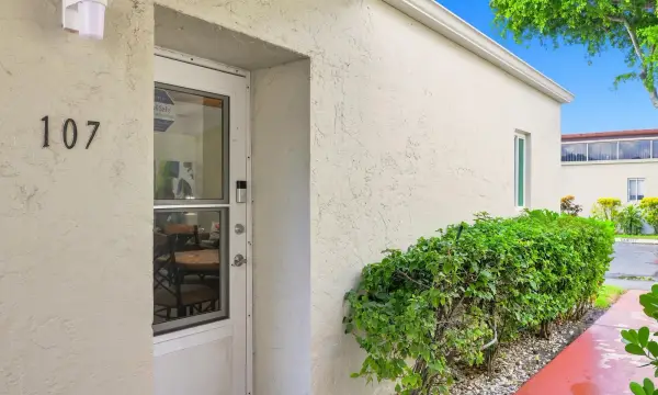 2532 Boundbrook Drive S 107, Palm Springs, FL 33406