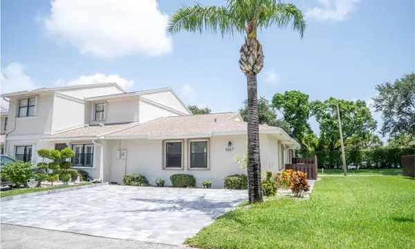 5267 Jog Lane, Delray Beach, FL 33484