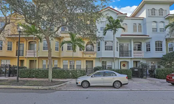 2425 San Pietro Circle, Palm Beach Gardens, FL 33410