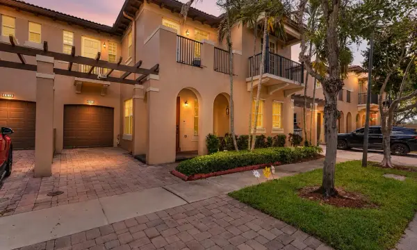 4414 Morgan Lane, Davie, FL 33328