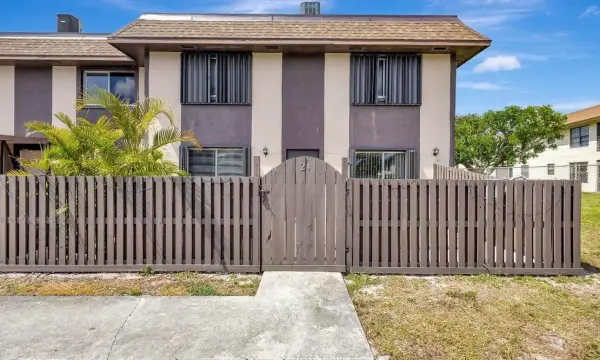 2110 Sherwood Forest Boulevard 24, West Palm Beach, FL 33415