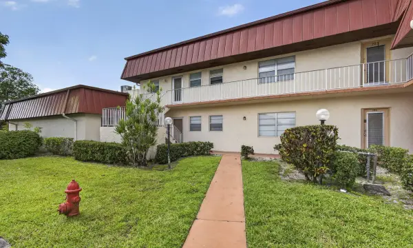12020 W Greenway Drive 101, Royal Palm Beach, FL 33411
