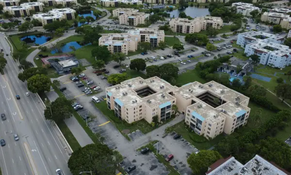 2830 Somerset Drive 104n, Lauderdale Lakes, FL 33311