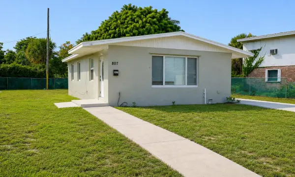 807 Handy Ave Avenue, West Palm Beach, FL 33401