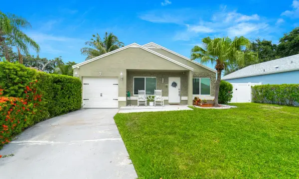 7 Cardiff Way, Boynton Beach, FL 33426
